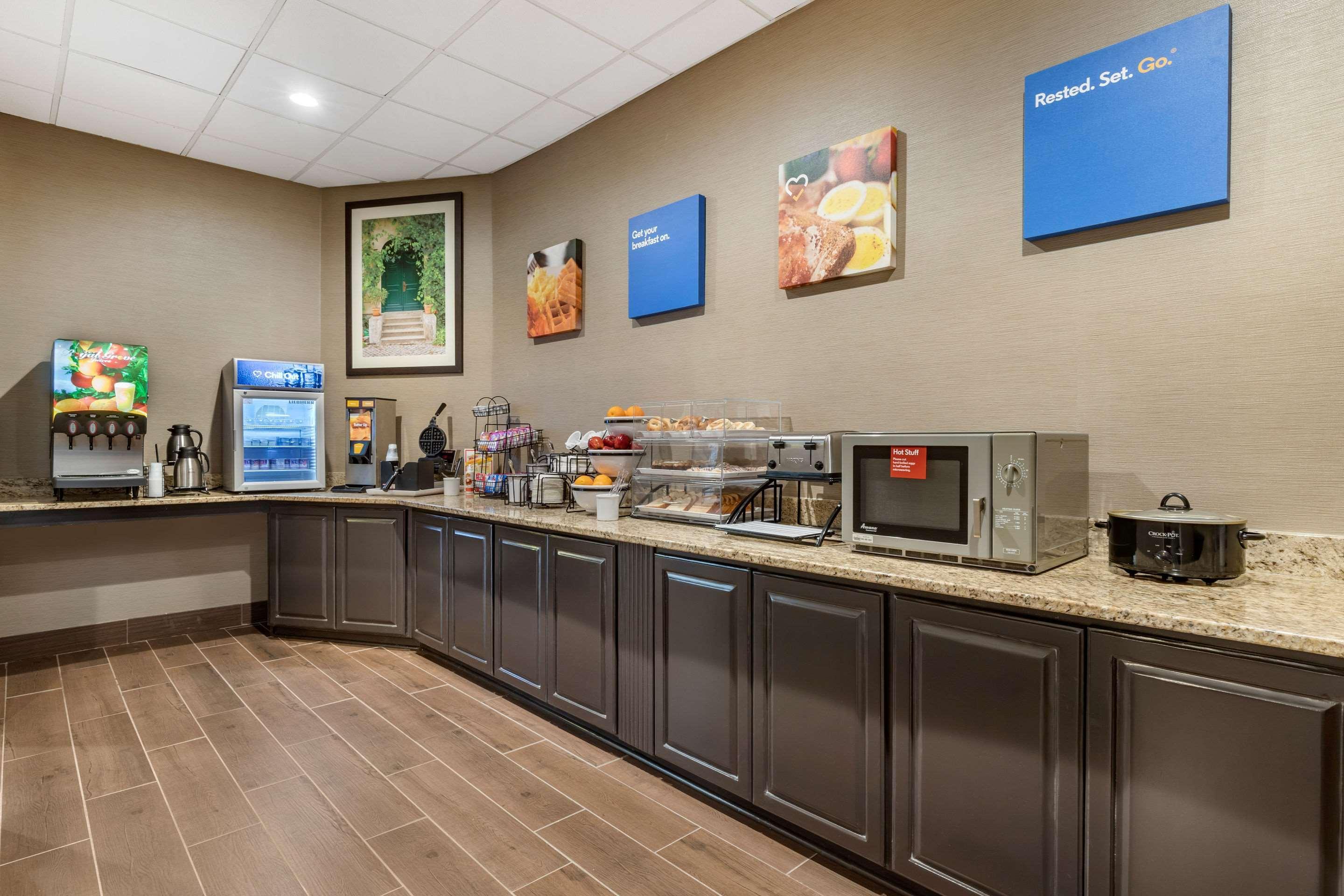 Comfort Inn & Suites Near Danville Mall מראה חיצוני תמונה